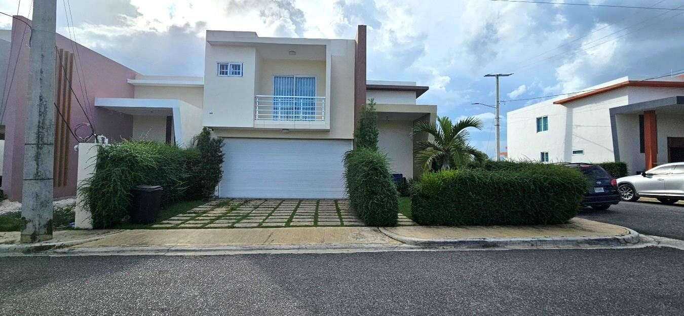 Villa en Residencial Arboleda - fachada